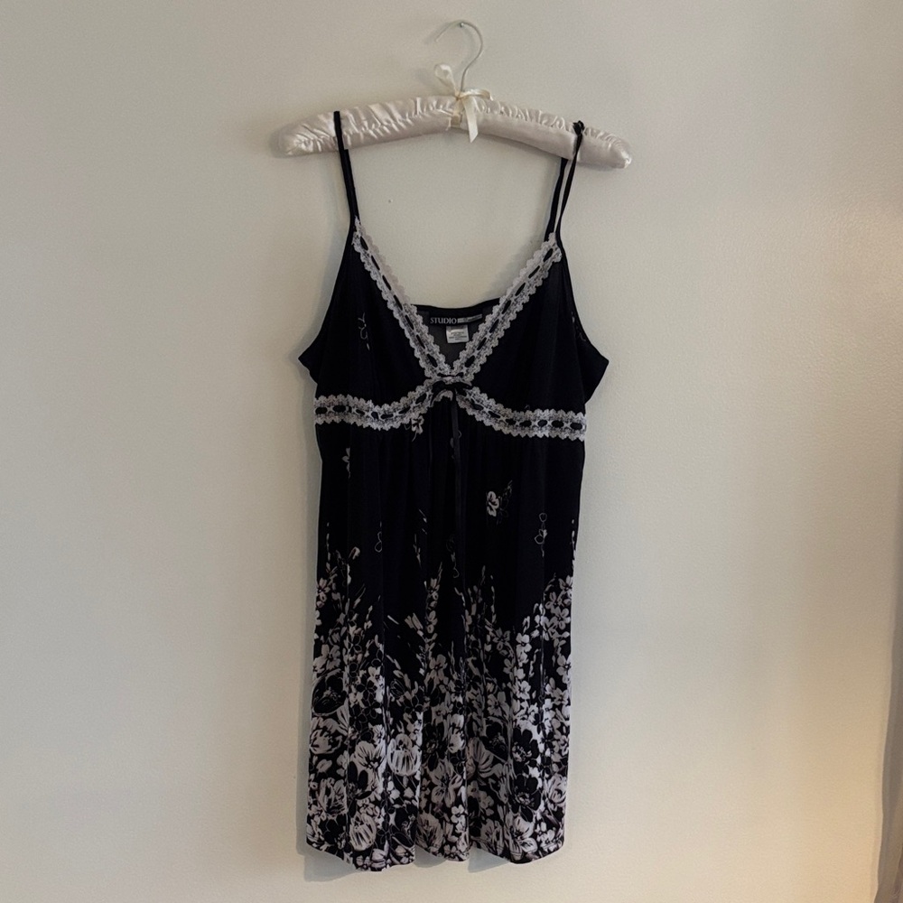 Studio Black and White Floral Nightgown